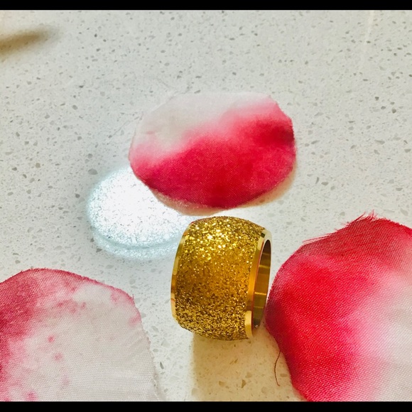 Big And Beautiful Gold Color Fashion ball  Ring Surrounded By Fashion Glitter - Picture 4 of 11